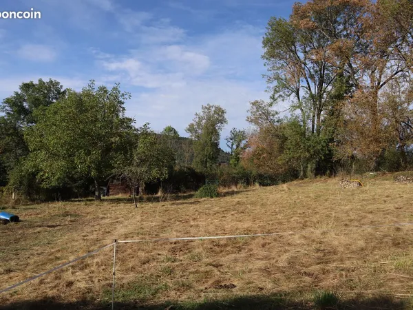 Terrain à bâtir de 1 750 m²
