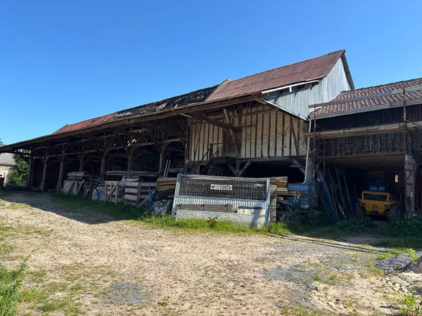 Grange proche SAINTE GENEVIEVE