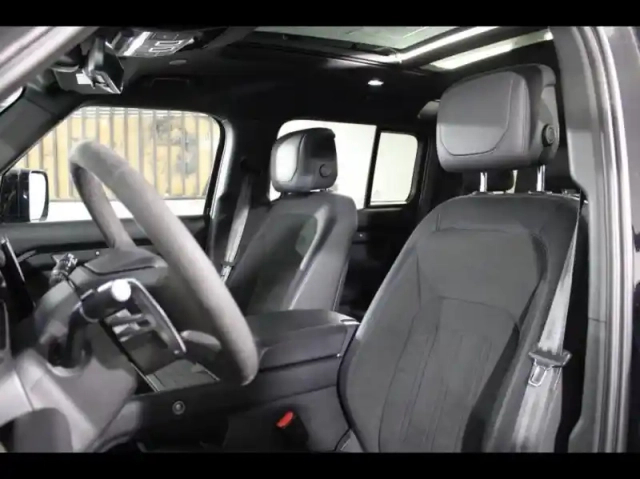 Land Rover Defender 110 5.0 p525 x-dynamic v8 — photo 12