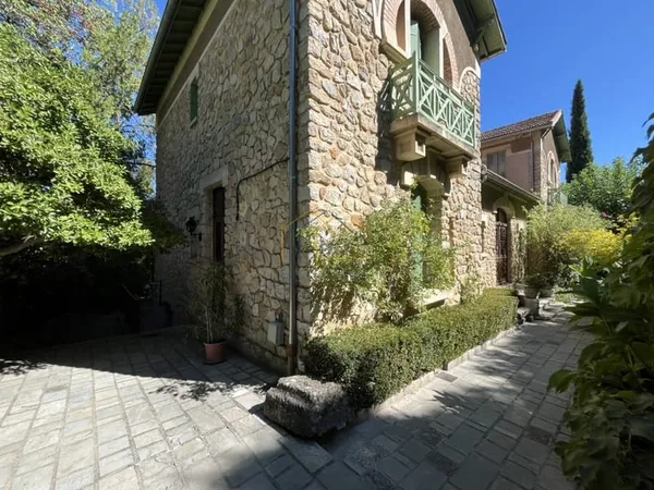 Superbe demeure de 200m2 habitables avec terrain et piscine