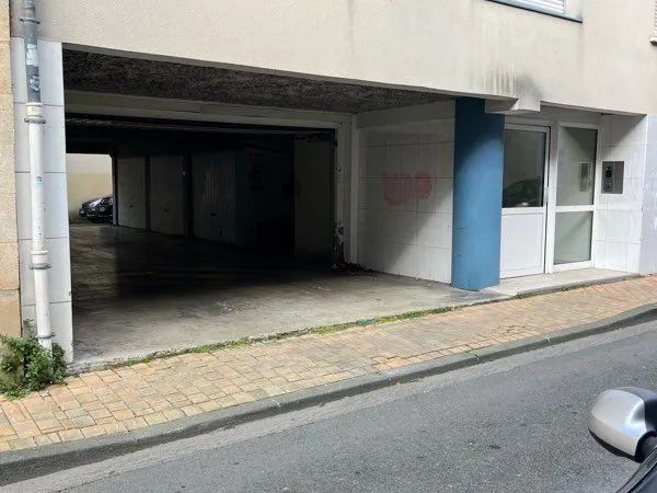 À louer box /garage dans résidence à Begles les Terasses de la Victoire 10 rue Ambroise bordeaux
