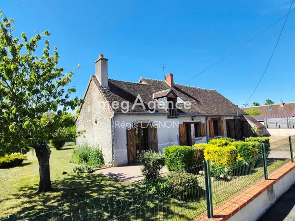 Amoureux de l'authentique et du calme, cette maison type longère de près de 80m2 saura vous séduire 