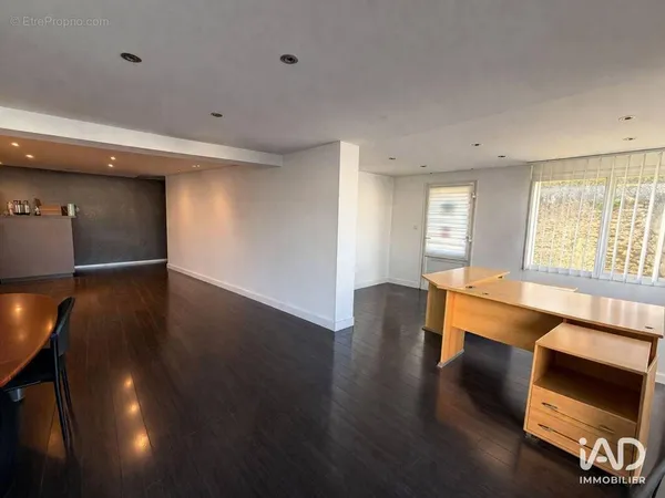 Commerce 56 m²