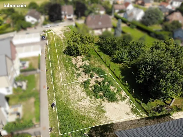 TERRAIN 815 m²