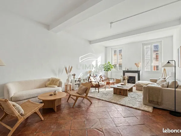 Maison 9 pièces 327 m²