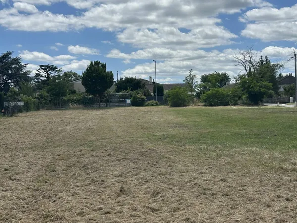 Terrain en individuel 684 m²