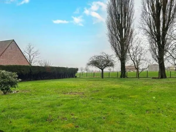 Terrain 600 m²