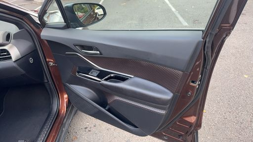 Toyota C-HR 1.8 VVT-i 122 Hybrid 2WD CVT 99 - Distinctive – 2018 – 100514 km – Hybride essence – Boîte Automatique — photo 40