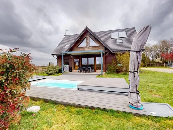 Propriété équestre , maison, barn , carrière couverte.