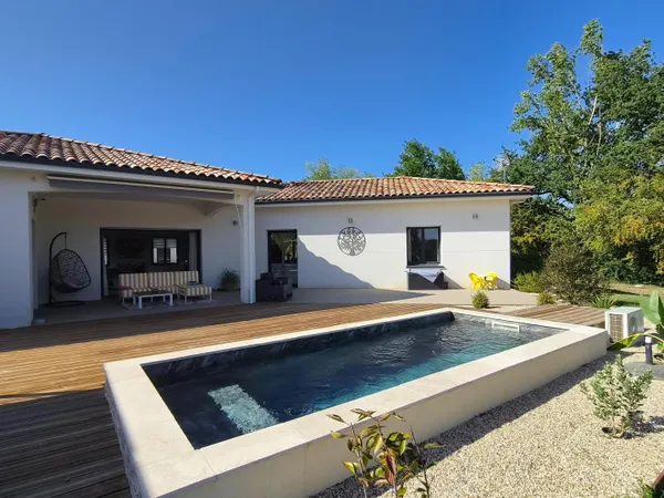 Villa contemporaine - 143m2 - 4 chambres - terrasse - piscine