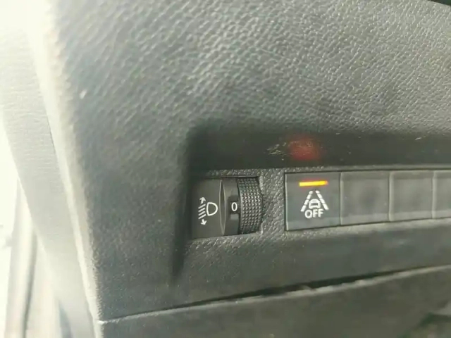 Peugeot 208 puretech 75 s&amp;s bvm5 — photo 12