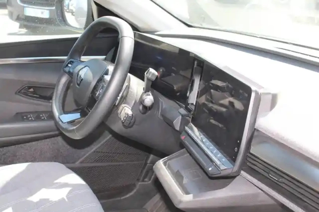 Renault Megane e-tech ev60 220 ch super charge — photo 21