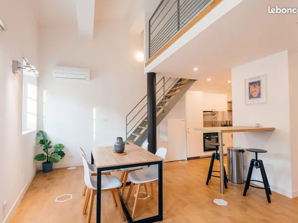 Duplex meublé 55 m² tout inclus - Toulon centre, face Arsenal