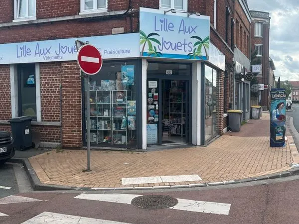 Murs commerciaux d'angle 46 m² + Cave 20 m² — Vitrine 8m