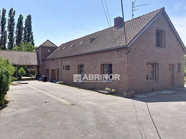 BRUILLE ST AMAND - CORPS DE FERME - LONGERE- PATURE ET BOXES
