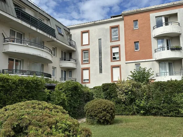 F2 MEUBLE EVRY PROCHE CENTRE COMMERCIAL
