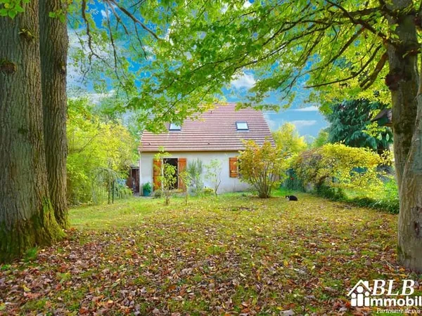 78690 LES ESSARTS LE ROI Belle maison de 5 pièces sur un a