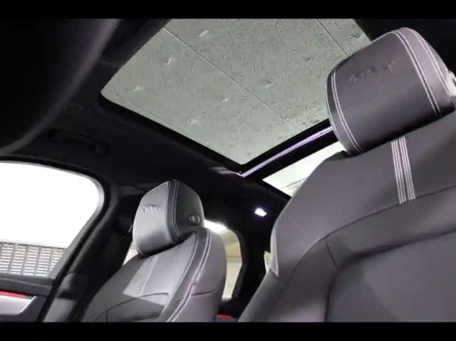 Jaguar F-Pace p400e plug-in-hybrid r-dynamic se bva8 awd — photo 27