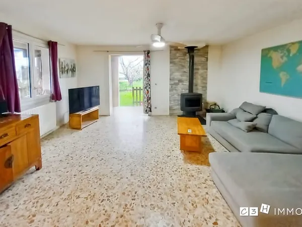 Maison traditionnelle 5 pièces 108 m² de plain-pied sur parcel