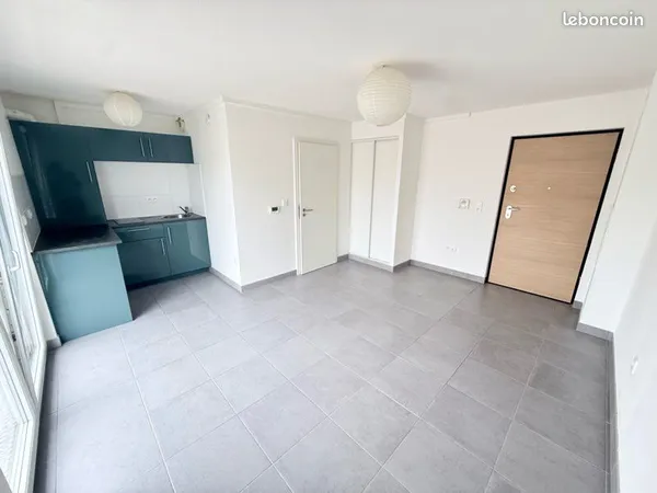 STUDIO 28 m² - CRONENBOURG - BALCON + PARKING + CAVE