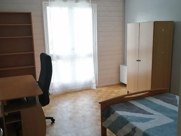 Chambre meublée