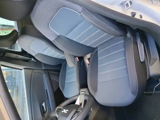 Dacia Sandero eco-g 120 auto — photo 40
