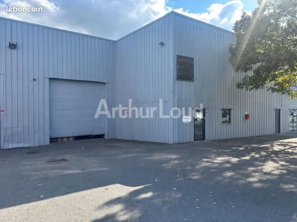 Local industriel 396 m²