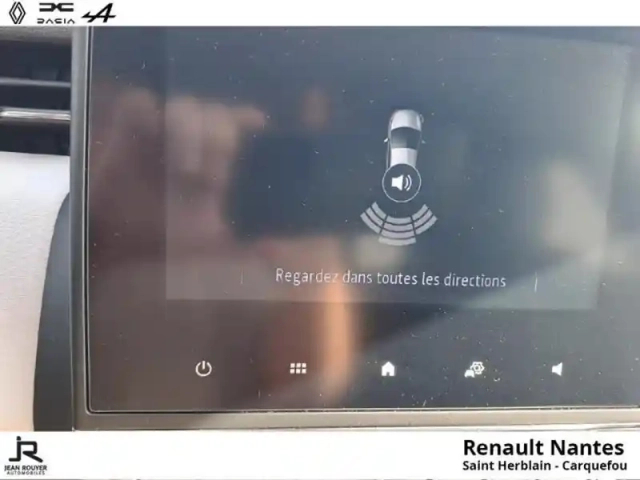 Renault Clio 1.0 tce 90ch evolution — photo 12