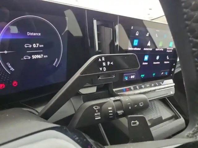 Renault Megane e-tech ev40 130ch standard charge — photo 9
