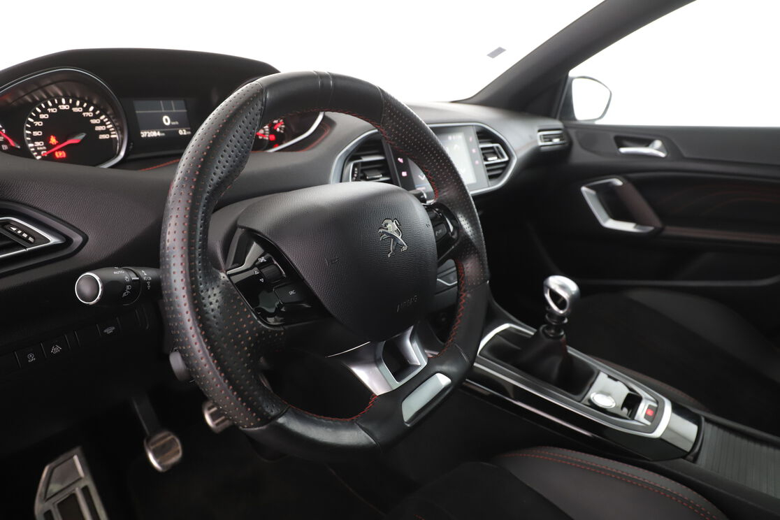 Peugeot 308 1.2 PureTech GT Line — photo 10