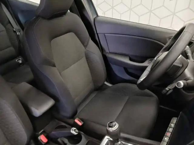Renault Clio blue dci 85 — photo 28