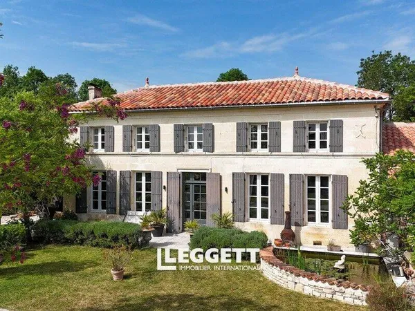 Maison 11 pièces 310 m²