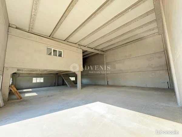 Local d'activité 378 m²