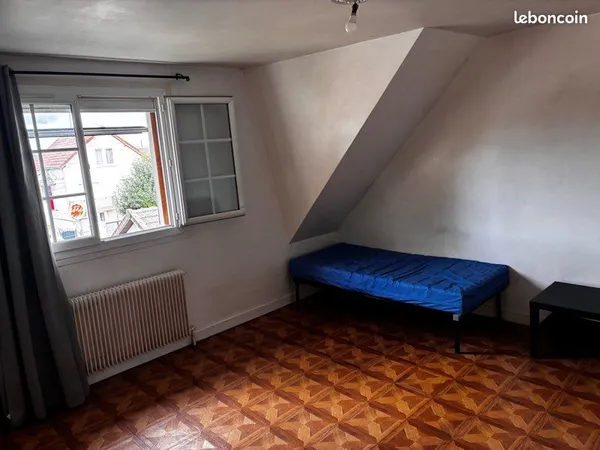 Chambre meublée disponible