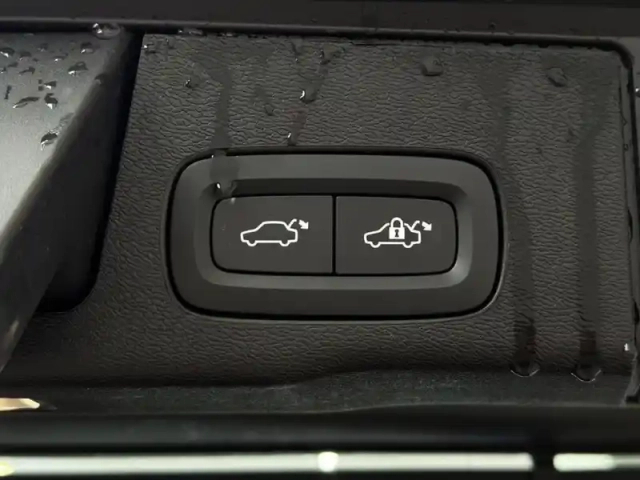 Volvo Xc60 t6 recharge awd 253 ch + 145 ch geartronic 8 ultimate style dark — photo 14
