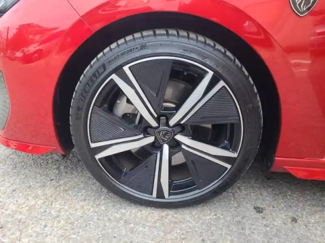 Peugeot 308 phev 180 e-eat8 — photo 11