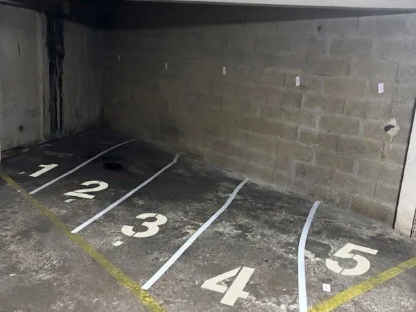 Parking Moto / Scooter sécurisé sous vidéosurveillance - Paris 18 (Rue Belliard)