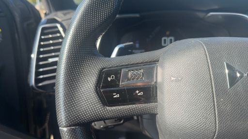 DS DS7 Crossback 1.5 BlueHDi 130 EAT8 - Performance Line Plus – 2022 – 85081 km – Diesel – Boîte Automatique — photo 9