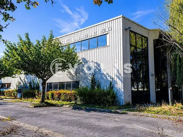 Locaux d'activité - A LOUER - 3 009 m² non divisibles