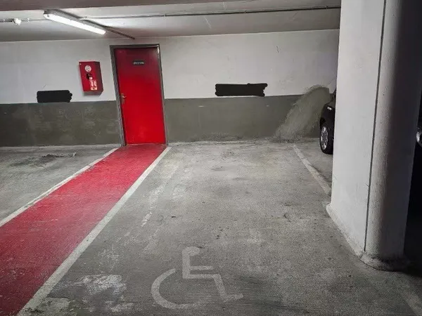 Place de parking à louer - Parking souterrain sécurisé