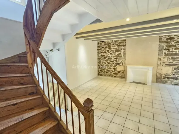 Maison spacieuse en ville - Belle-Isle-en-Terre