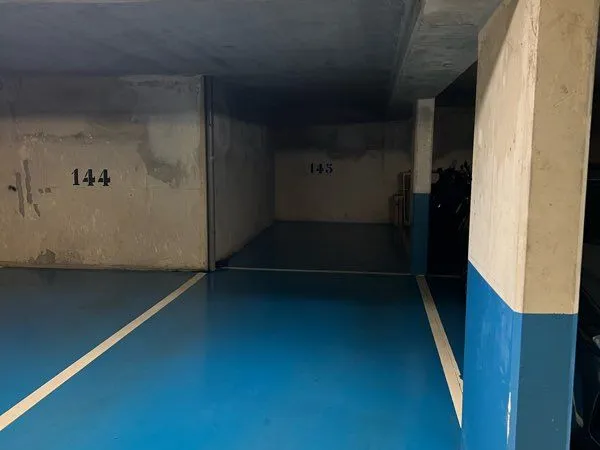 Parking à vendre ou à louer