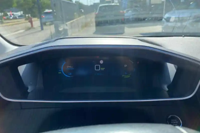 Peugeot 208 electrique 50 kwh 136ch — photo 15