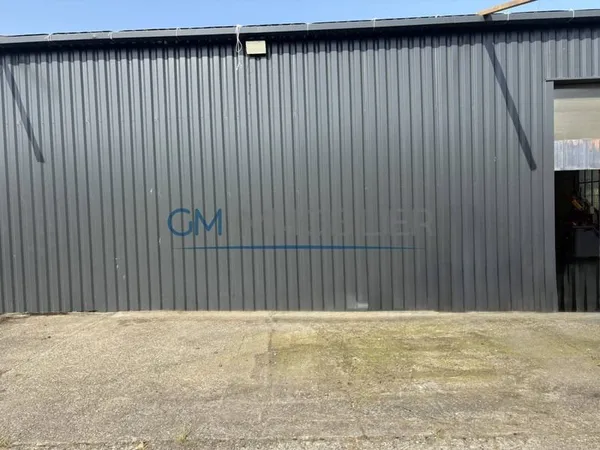 Local commercial 1 pièce 400 m²