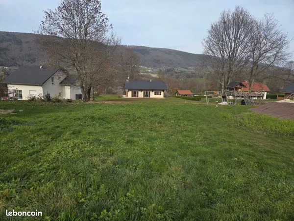Terrain constructible 908m²
