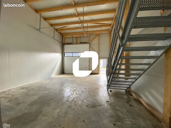 Local d'activité 481 m²