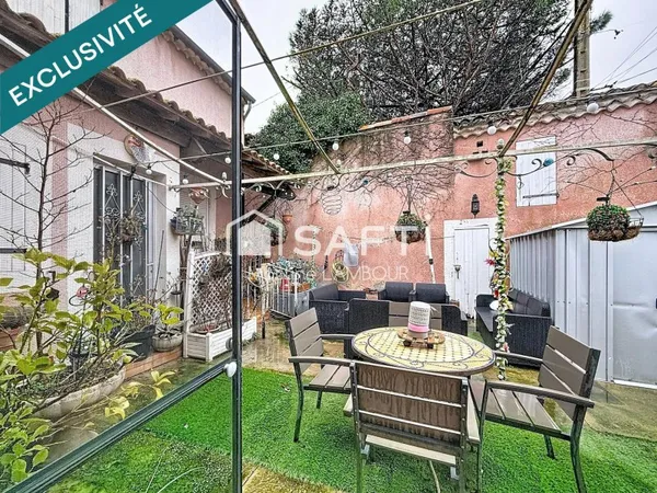 Maison de ville avec terrasse cour et dépendance
