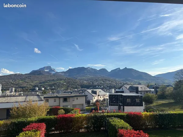 CHAMBÉRY - LES MONTS | Vue panoramique, terrasse plein sud et piscine à 15 min à pied du centre