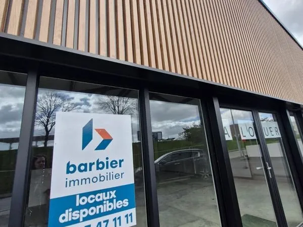 Local 114 m² Pluneret
