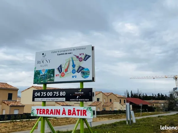 Terrain 440 m² Allan